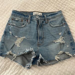 Abercrombie high rise curve love mom shorts